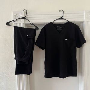 FIGS Chisec Scrub Top & Axim Cargo Scrub Pants Bundle - Black